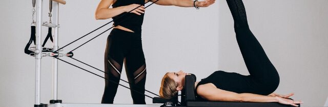 Reformer Pilates gyakorlatok: 3 kedvenc, ami minden órán előkerül!